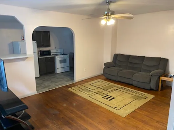 711 4th St, New Martinsville, WV 26155