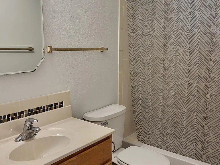 1407 Milwaukee St — Photo 8