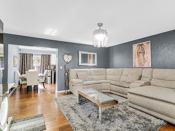 4th image of 2546 Willowdale Rd