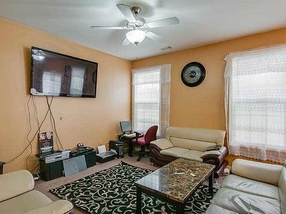3rd image of 1727 Tailmore Ln