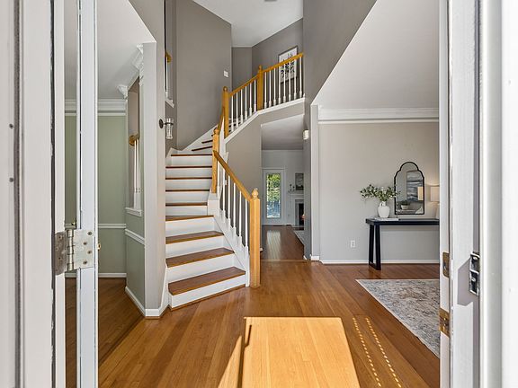 3rd image of 229 Circle View Dr