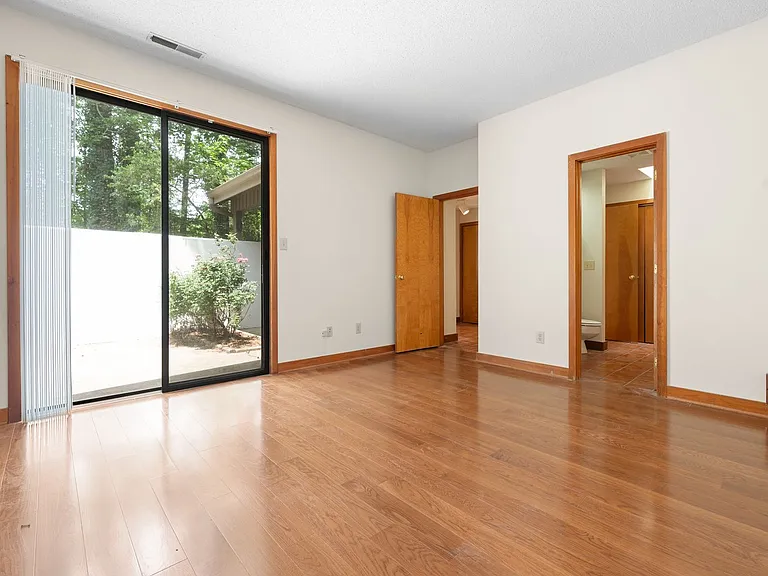 9 Vauxhall Pl — Photo 10