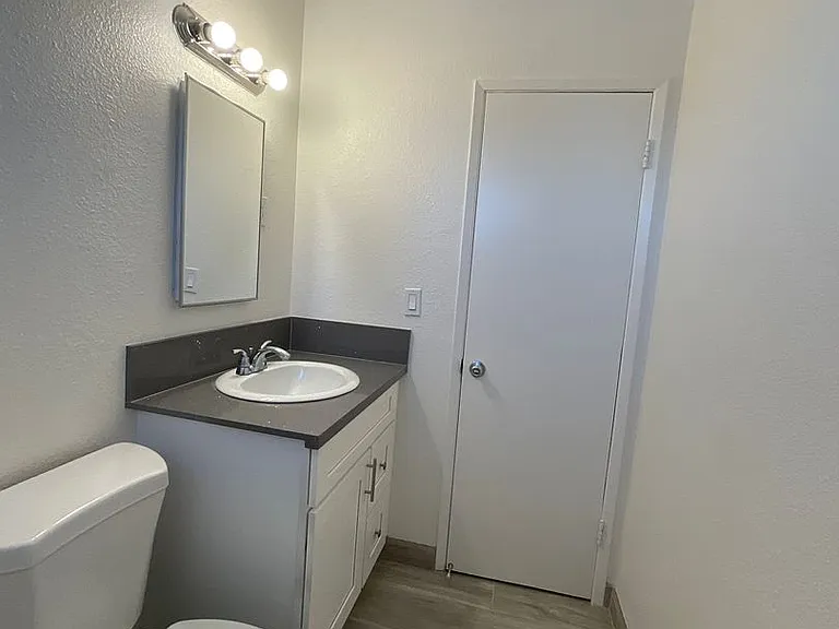 126 E Wilken Way — Photo 19