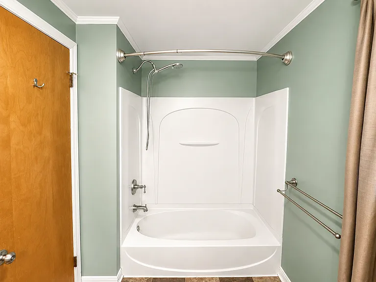 614 Irving Ave #1 — Photo 8