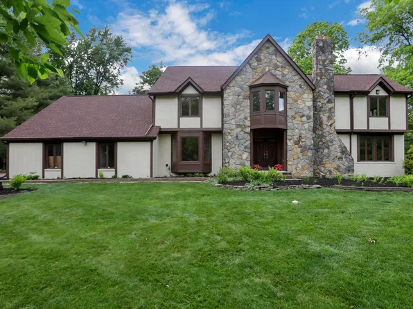 157 Hickory Dr SW, Pataskala, OH 43062
