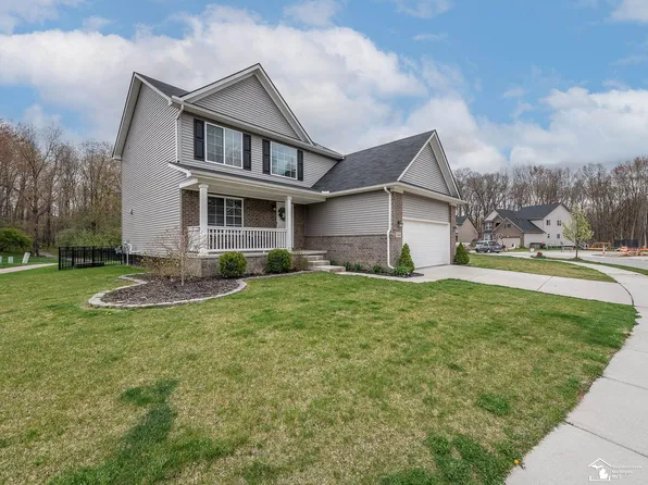 37645 Dianne Ln, New Boston, MI 48164