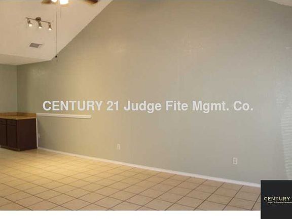4th image of 604 Lost Springs Ct APT B