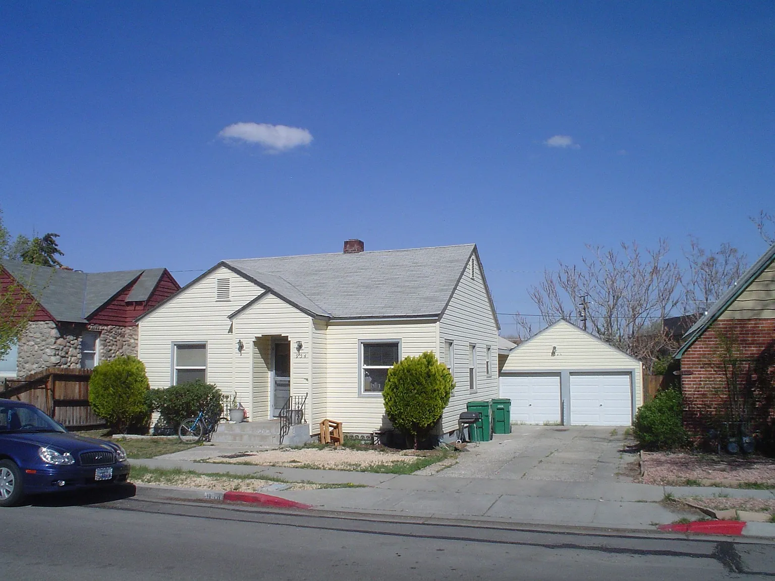 954 Forest St photo 1