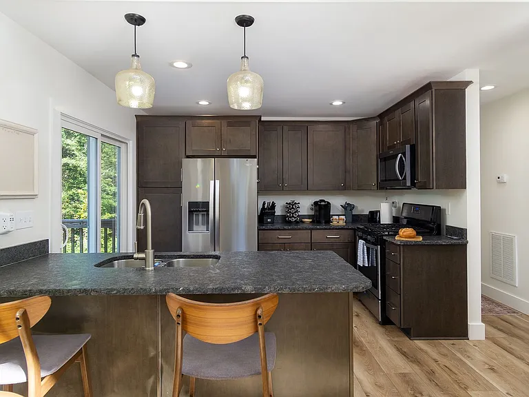 27 M L Reagan Dr — Photo 8