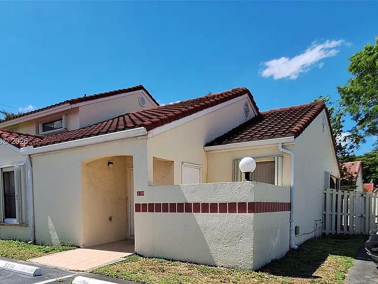 3214 San Remo Cir — Photo 1