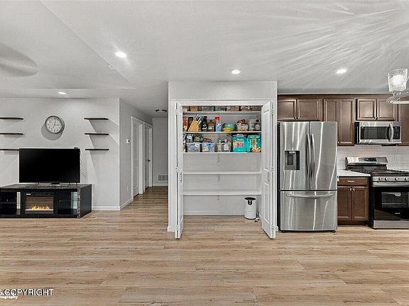3rd image of 2841 N Castle Dr