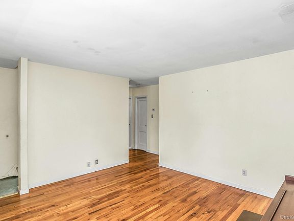 3rd image of 735 Muncey Road