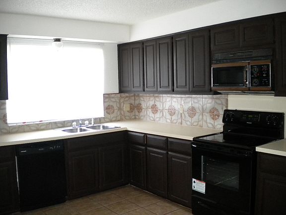 3rd image of 4409 Creekside Dr