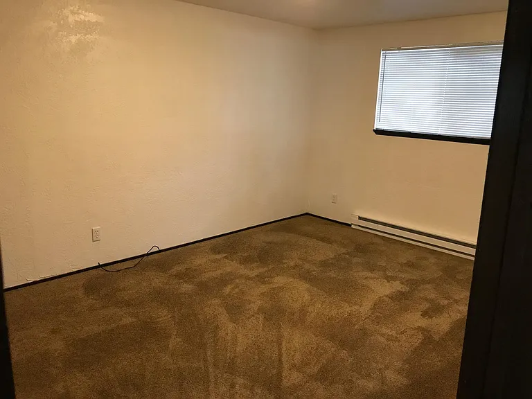 Woodland Park Apartments — Photo 15