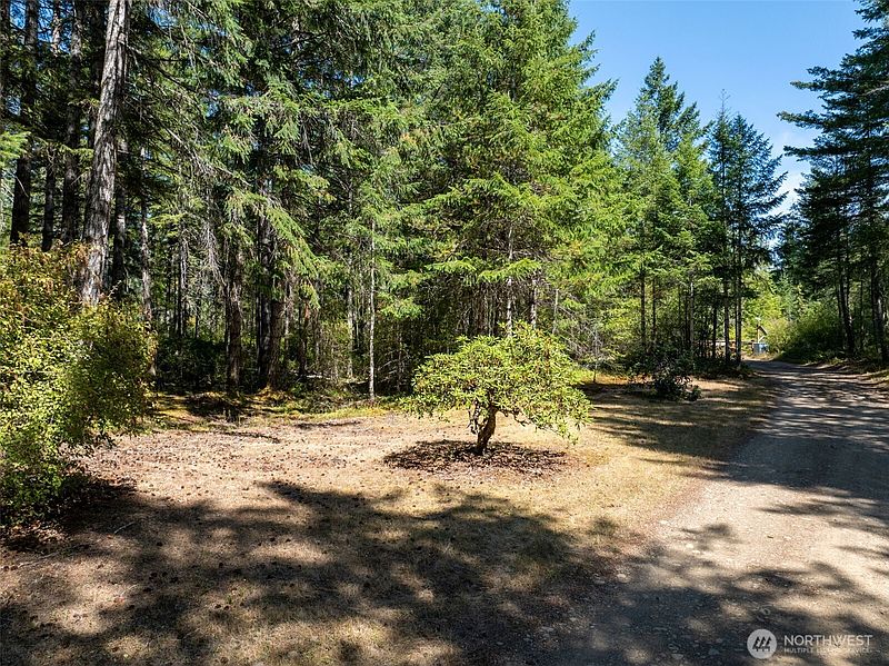 4th image of 2461 W Hanks Lake Road