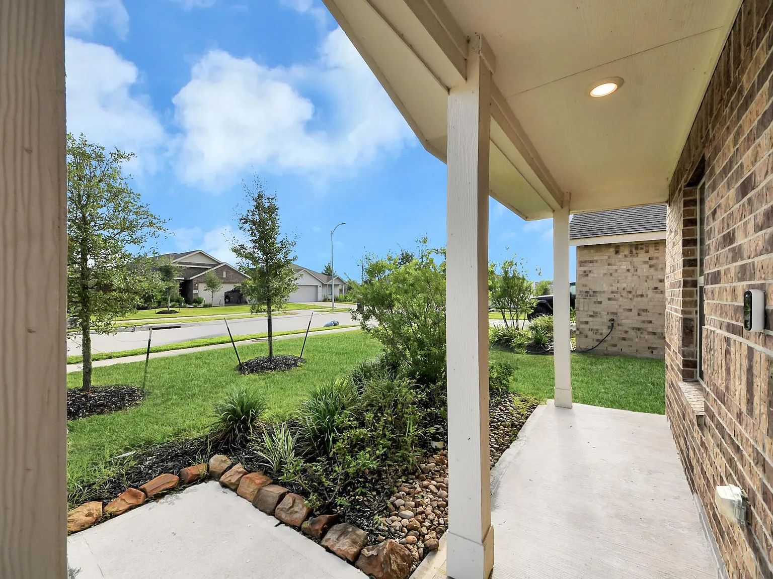 4 bed, 2.5 bath, 1963 sqft, $2,200 — Photo 4