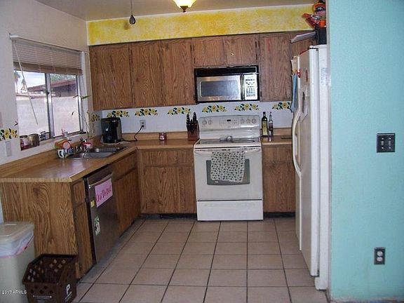 4th image of 9522 N 74th Dr