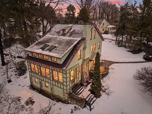 2nd image of 50 Mount Pleasant St