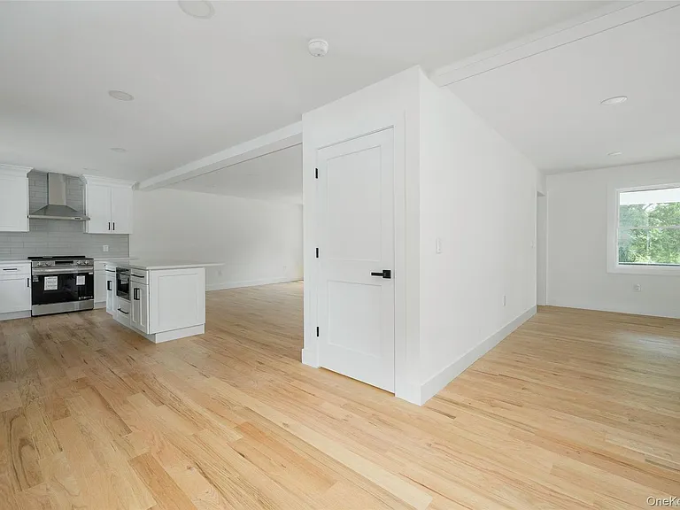 7441 S Broadway — Photo 7