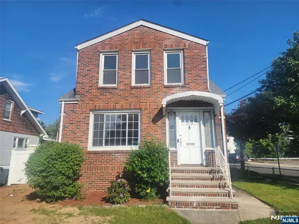 752 Ridge Rd, Lyndhurst, NJ 07071