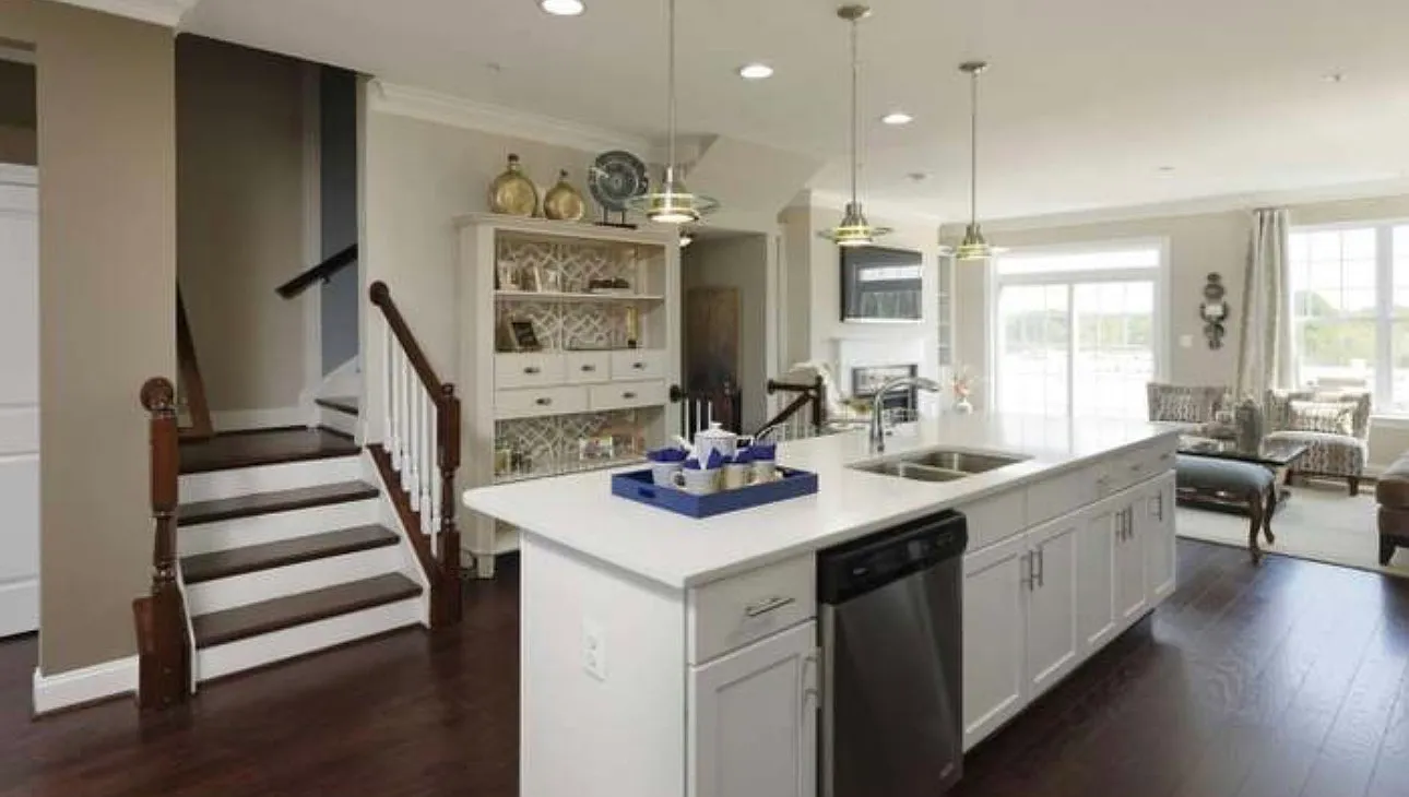 3 bed, 3.5 bath, 2809 sqft, $3,700 — Photo 2