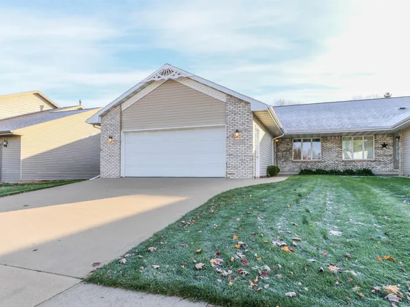2900 Fieldcrest Dr, Kaukauna, WI 54130