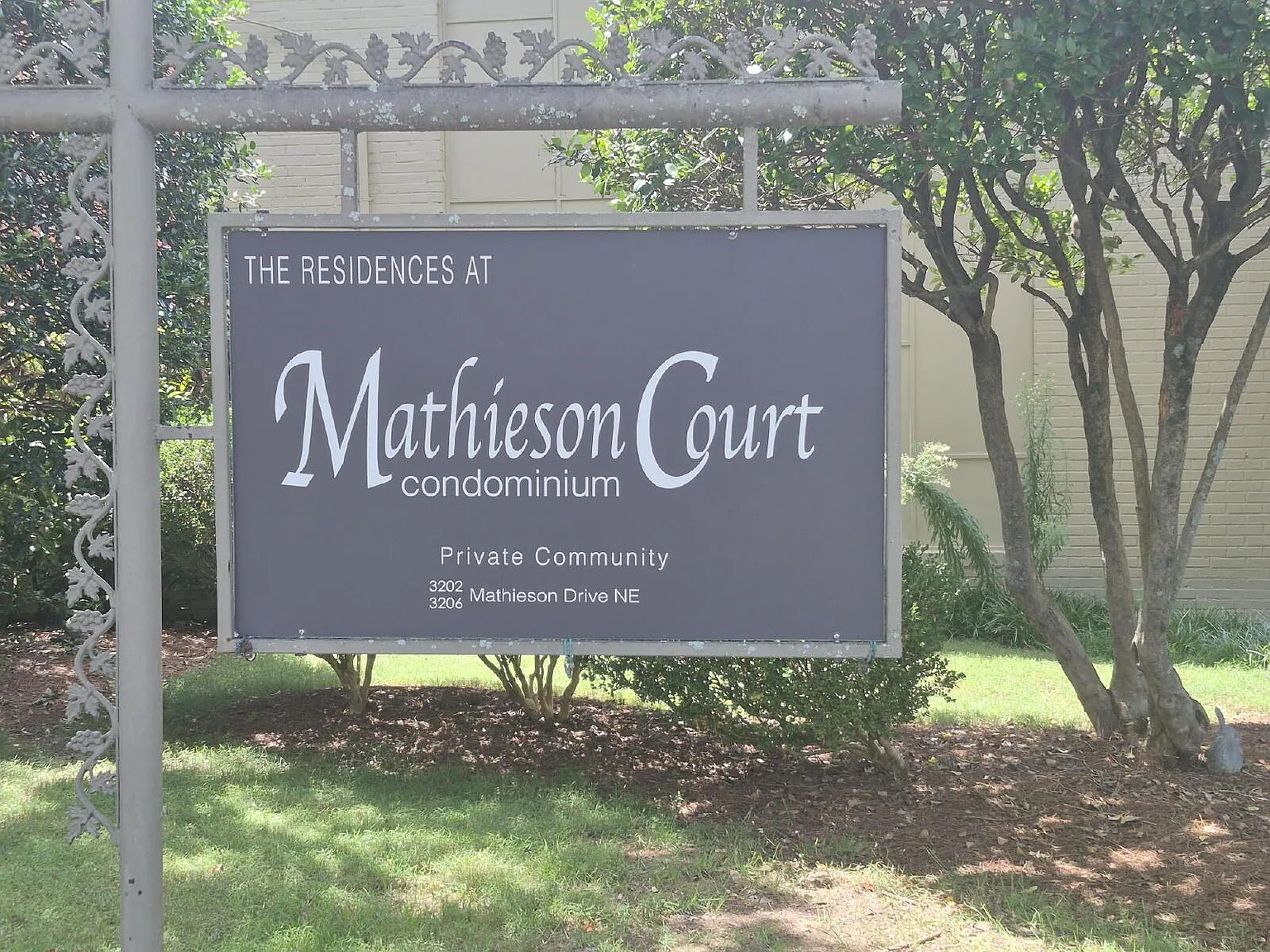 2 bed, 1.0 bath, 637 sqft, $1,245 — Photo 2