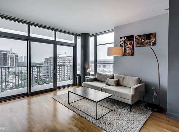 5th image of 1600 S Prairie Ave #1303