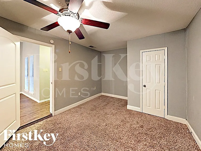 503 Benedict Ln — Photo 8