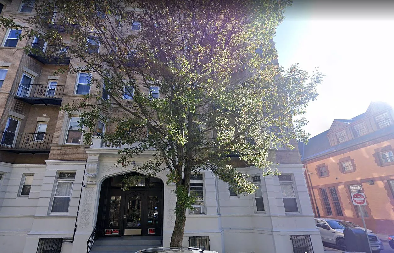 Studio, 500 sqft, $2,400 — Photo 4
