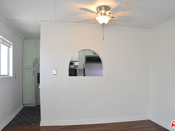 5th image of 11507 Moorpark St APT 301