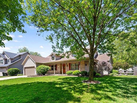 2nd image of 807 Meadow Ln