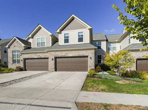 3090 N Spurway Dr, Ann Arbor, MI 48105