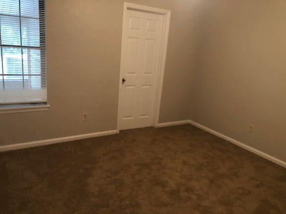 5th image of 2129 Pecan Ln #B