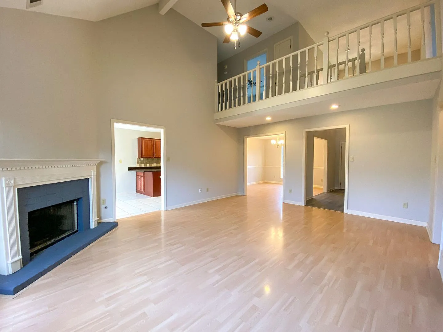 5 bed, 3.5 bath with fresh paint and ss appliances — Photo 3