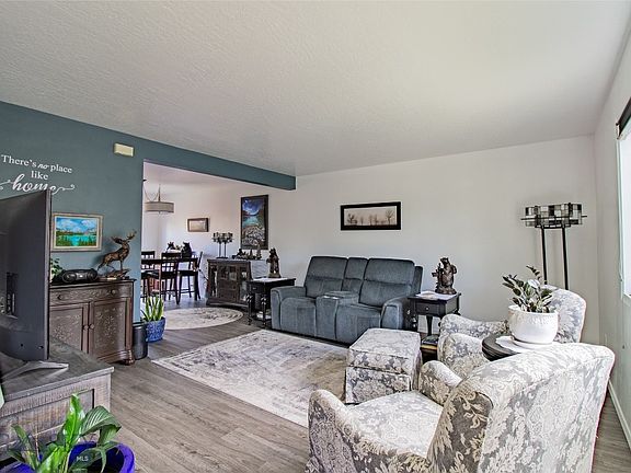 3rd image of 3002 Meadowlark Ln