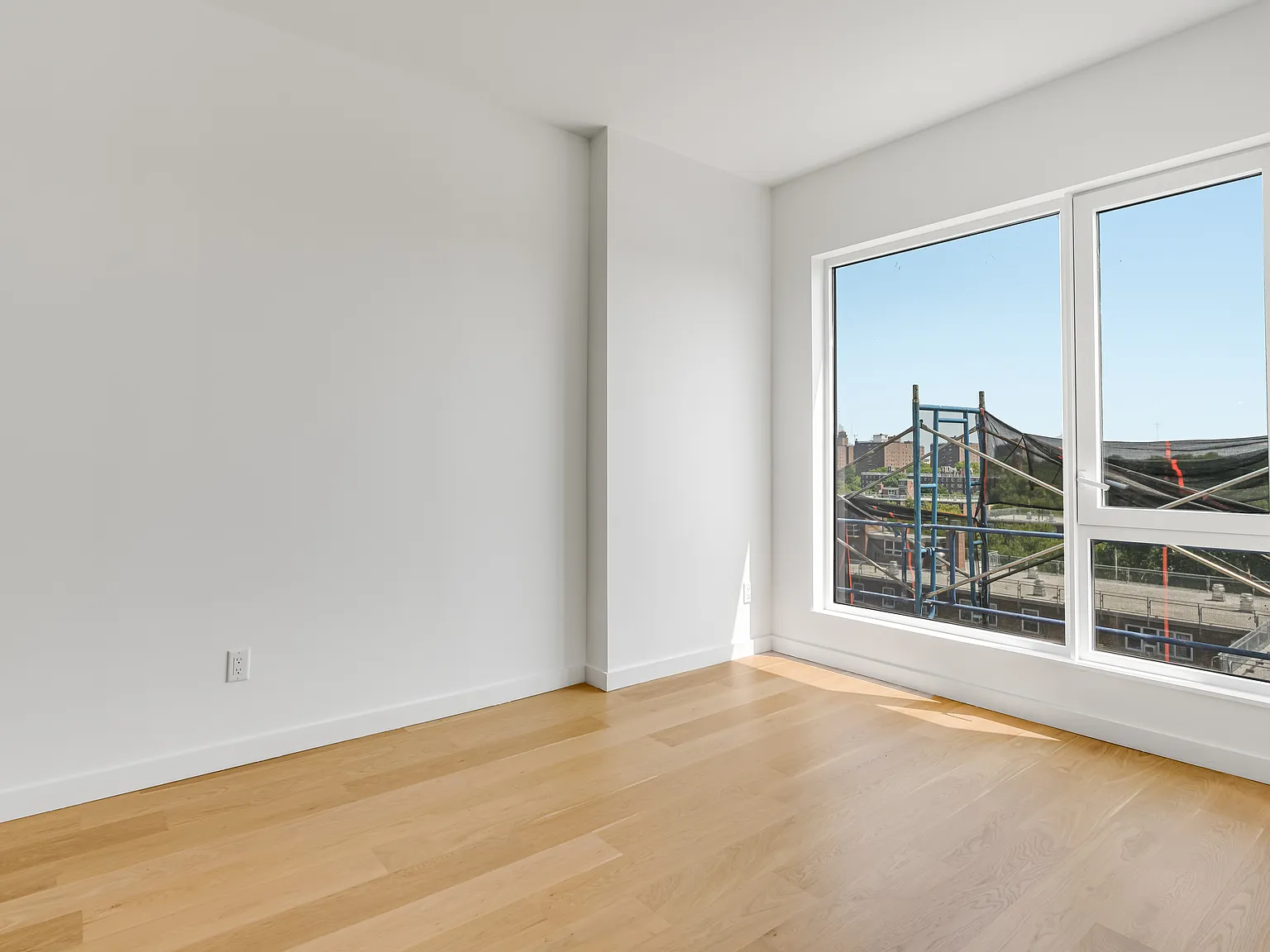 11-14 35th Avenue — Photo 4