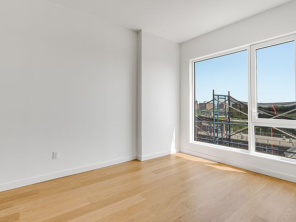 4th image of 11-14 35th Ave #201
