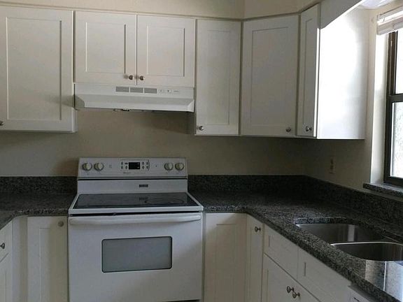 3rd image of 2264 Fox Hollow Dr
