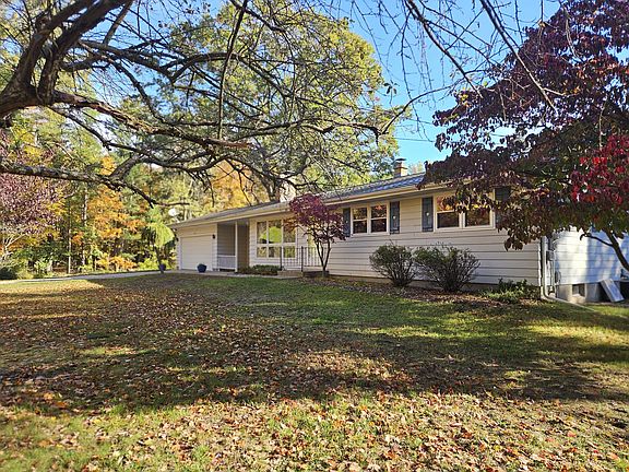 4th image of 7040 Holly Dr