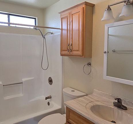 4th image of 470 8th St
