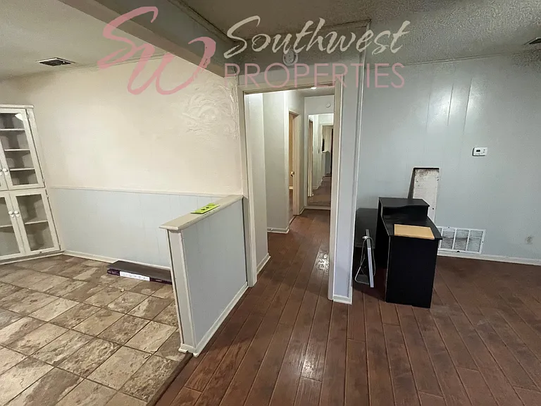 726 N Barton St — Photo 3