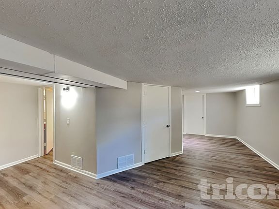 4th image of 1572 Pullman Ave