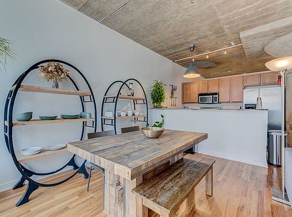 4th image of 1033 W 14th Pl Unit 215