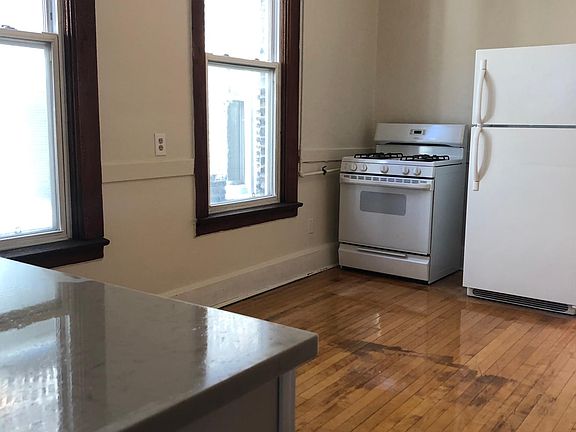 2nd image of 1423 W Superior St APT 1