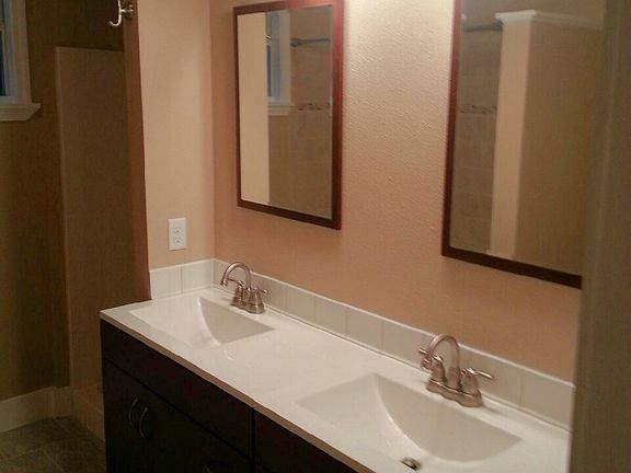 Main bath,dual vanity.