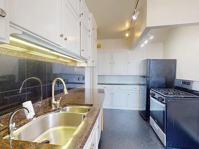 40 Loyola Ter — Photo 15