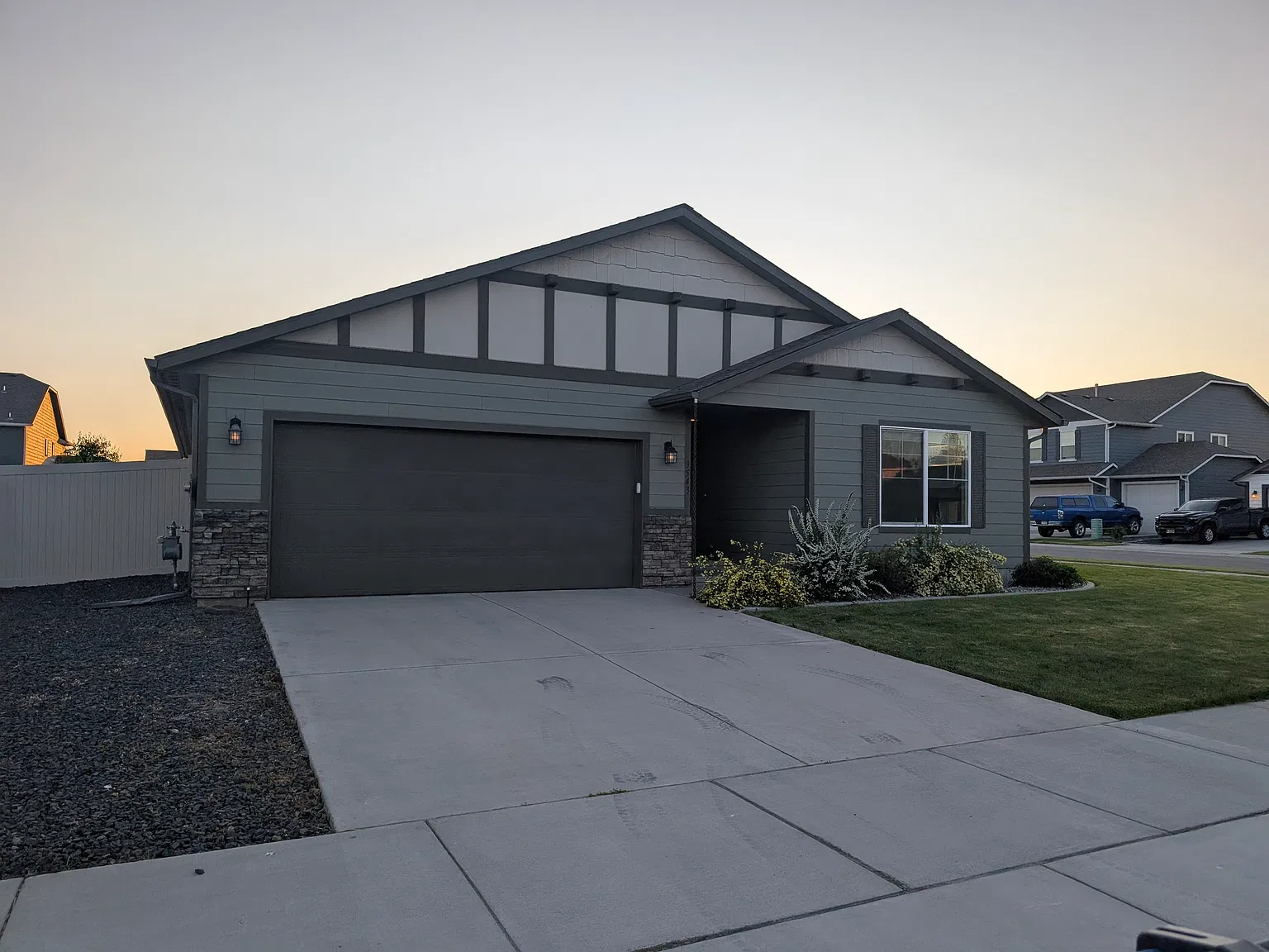 3 bed, 1921 sqft, $2,895 — Photo 2