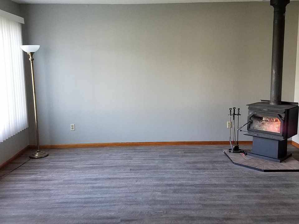 2nd image of 5740 Barclay Ave