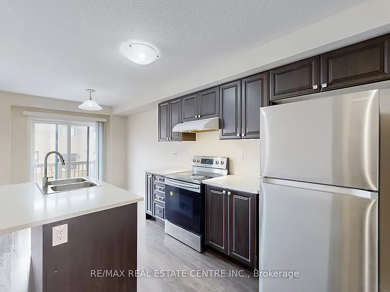 80 Scarletwood St — Photo 12